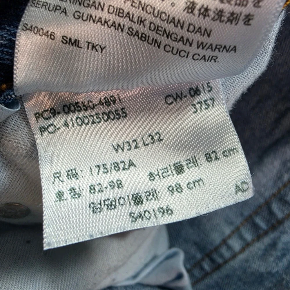 Levis represent leg